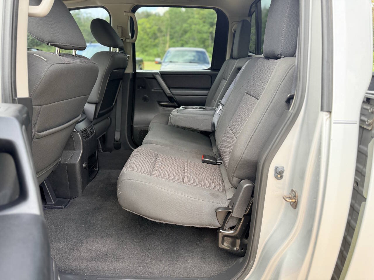 Used 2012 Nissan Titan SV w/ SV Value Truck Pkg RWD image 16