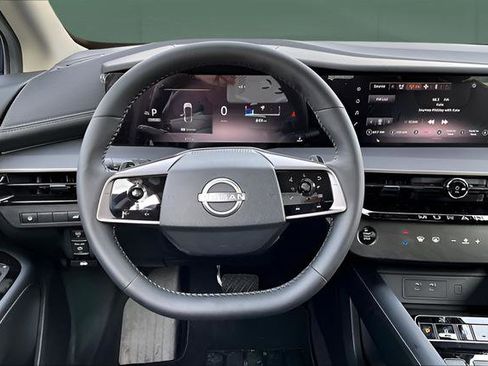 Used 2025 Nissan Murano SV image 12