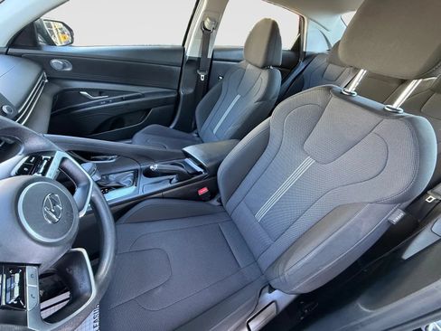 Used 2021 Hyundai Elantra SE FWD image 13