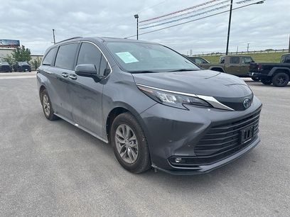 Used 2025 Toyota Sienna XLE