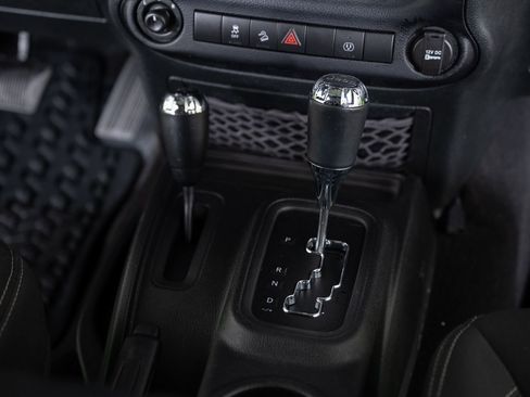 Used 2016 Jeep Wrangler Unlimited Sahara w/ Connectivity Group image 36