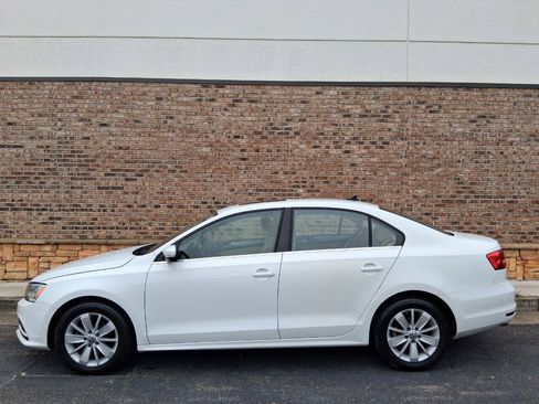 Used 2015 Volkswagen Jetta SE FWD image 2
