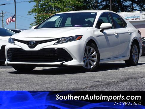Used 2019 Toyota Camry LE FWD image 1