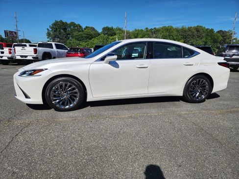 Used 2024 Lexus ES 300h Ultra Luxury w/ Accessory Package (Z2) FWD image 4
