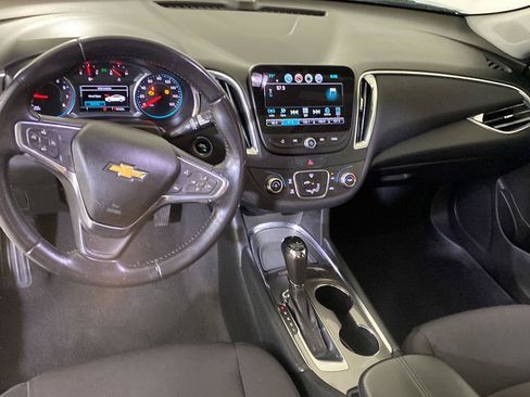 Used 2018 Chevrolet Malibu LT FWD image 16