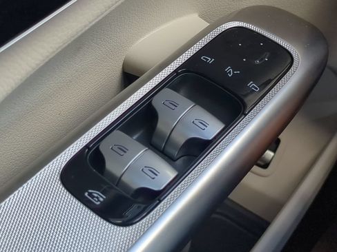 Certified 2026 Mercedes-Benz GLC 300 image 10