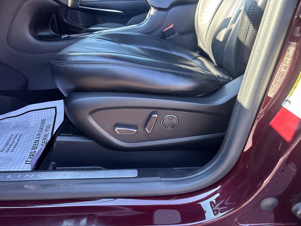 Used 2019 Lincoln MKC Select w/ Select Plus Package FWD image 18