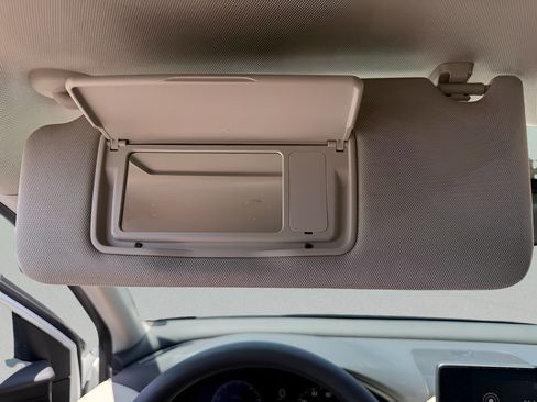 Certified 2025 Honda HR-V LX image 32