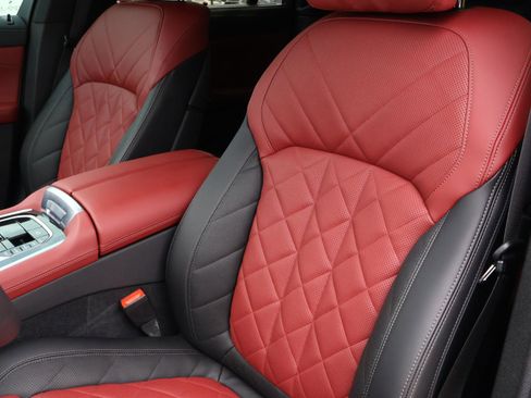 Used 2025 BMW X6 xDrive40i w/ Executive Package image 15