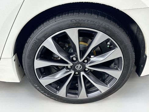 Used 2017 Nissan Maxima SR FWD image 11