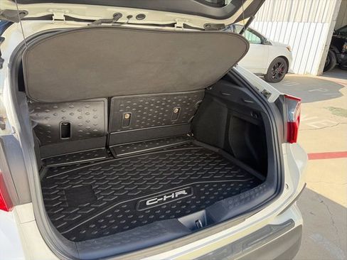 Used 2020 Toyota C-HR XLE image 5
