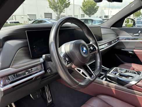 Used 2024 BMW i7 xDrive60 AWD/4WD image 17