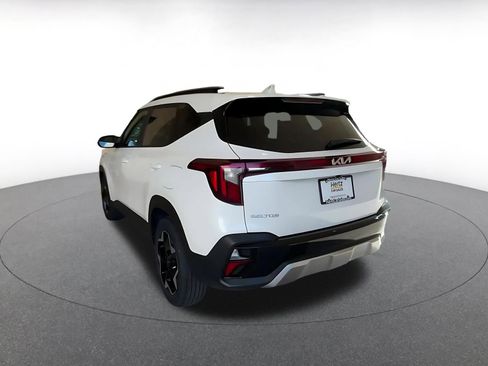 Used 2025 Kia Seltos S image 11