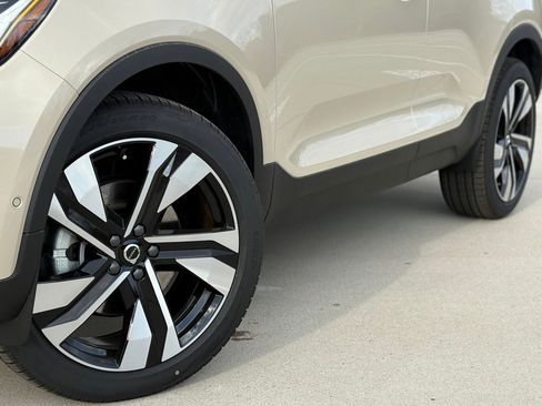 New 2026 Volvo XC40 B5 Plus w/ Protection Package Premier image 9