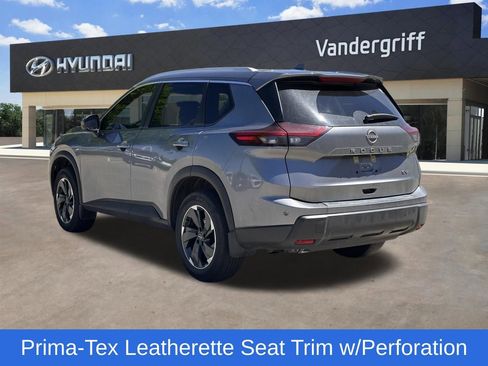 Used 2024 Nissan Rogue SV w/ SV Premium Package image 8