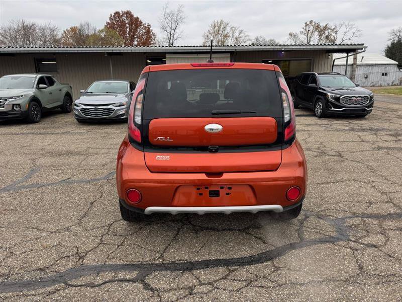 Used 2019 Kia Soul + FWD image 9