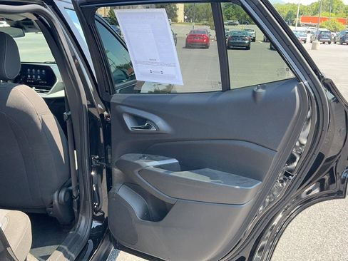 Used 2024 Chevrolet Trax LS w/ LS Convenience Package FWD image 29