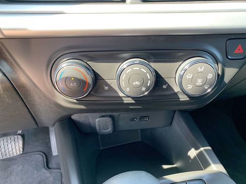 Certified 2024 Chevrolet Trax RS w/ Sunroof Package FWD image 16