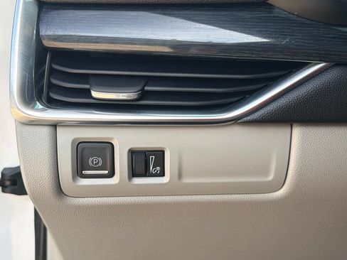 Used 2019 Cadillac XT4 Premium Luxury w/ Cold Weather Package FWD image 33