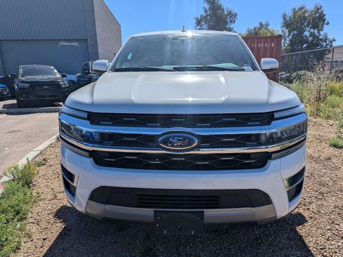 Used 2024 Ford Expedition Limited image 2