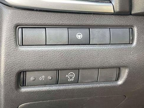 Used 2023 Nissan Rogue SV image 33