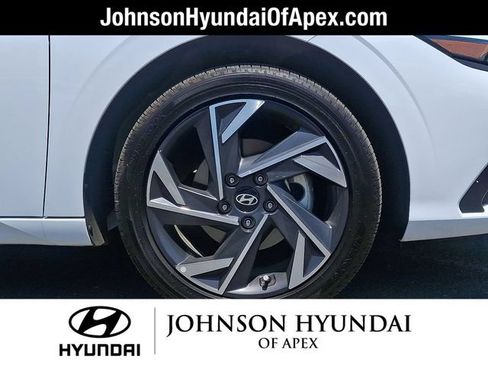 Used 2025 Hyundai Elantra SEL FWD image 27