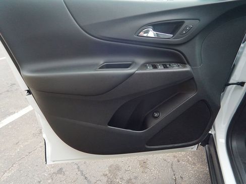 Used 2023 Chevrolet Equinox LT FWD image 16
