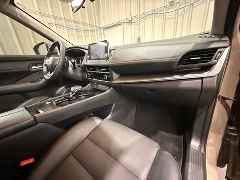 Used 2025 Nissan Rogue SV w/ SV Premium Package FWD image 20