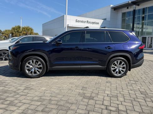 Used 2024 Toyota Grand Highlander AWD image 11