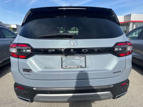 Used 2024 Honda Pilot Touring image 17