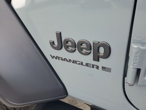 Used 2024 Jeep Wrangler Sport image 31