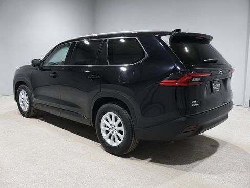 Used 2025 Toyota Grand Highlander XLE image 4