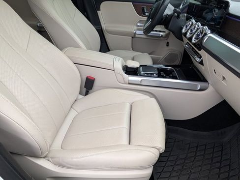 Used 2023 Mercedes-Benz GLB 250 image 27