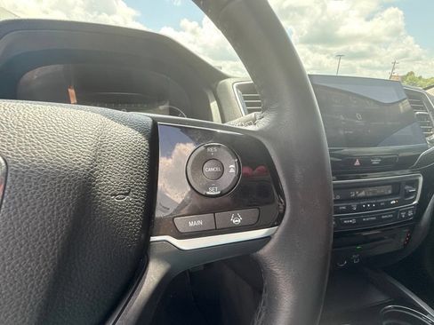 Used 2020 Honda Pilot Touring image 19