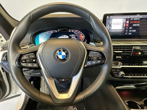 Used 2023 BMW 540i w/ Premium Package RWD image 11