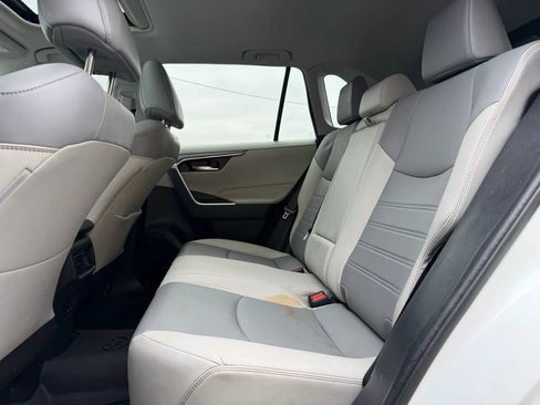Used 2020 Toyota RAV4 XLE Premium FWD image 12
