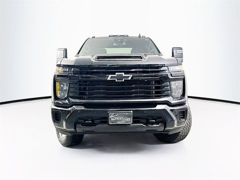 Used 2025 Chevrolet Silverado 2500 Custom w/ Custom Value Package image 5