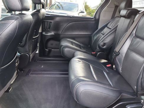 Used 2016 Toyota Sienna SE image 12
