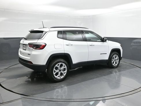 New 2026 Jeep Compass Latitude image 11