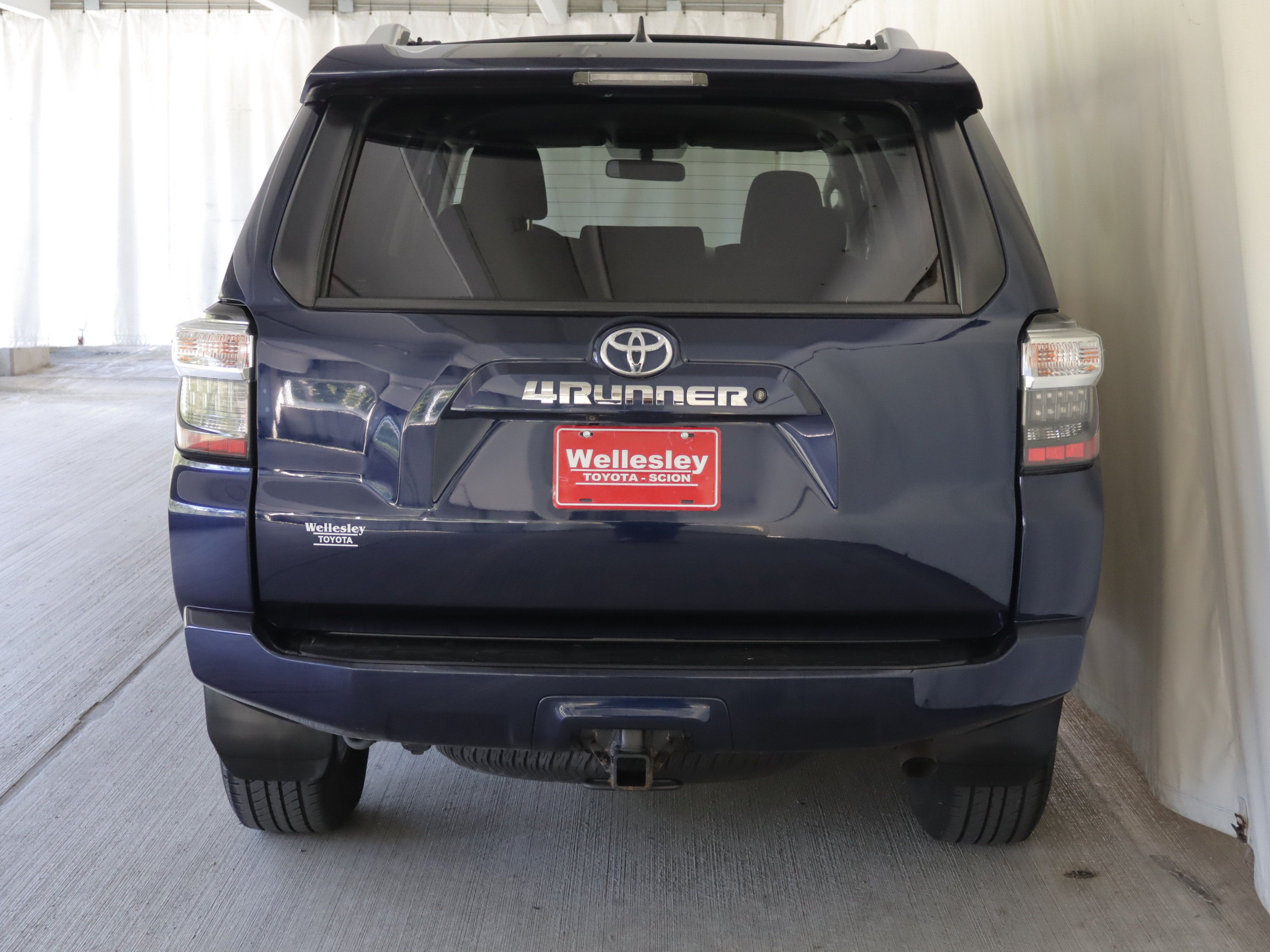 Used 2018 Toyota 4Runner SR5 AWD/4WD image 28