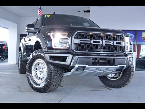 Used 2019 Ford F150 Raptor w/ Equipment Group 802A Luxury AWD/4WD image 1