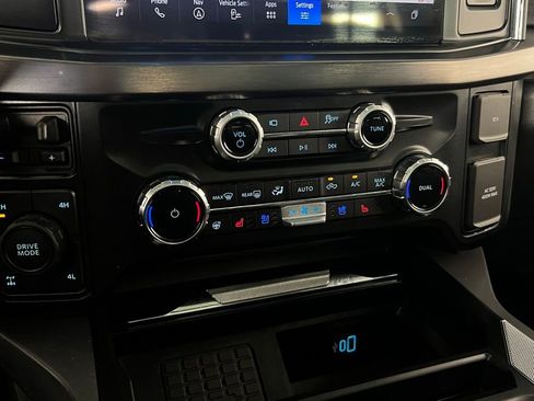 Used 2025 Ford F350 Lariat w/ Black Appearance Package image 19