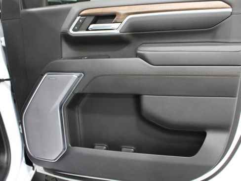 Used 2024 Chevrolet Silverado 2500 High Country w/ Technology Package AWD/4WD image 30