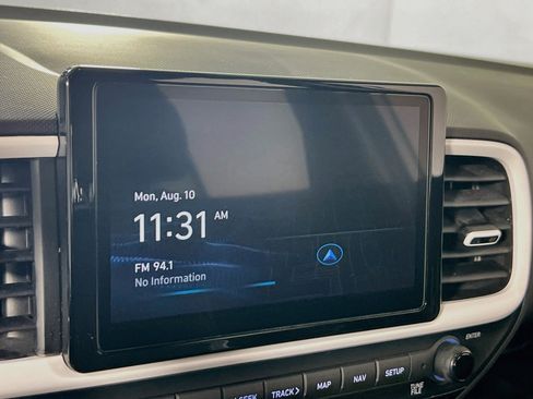 Used 2023 Hyundai Venue Limited FWD image 14