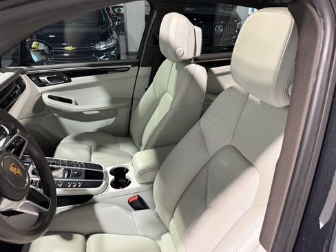 Used 2021 Porsche Macan AWD/4WD image 35