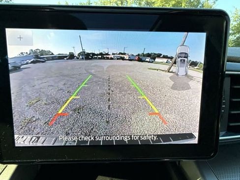 Used 2022 Ford Explorer XLT w/ Equipment Group 202A image 16