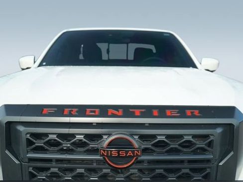 Used 2024 Nissan Frontier PRO-4X w/ Technology Package image 35