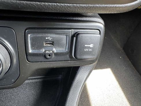 Used 2021 Jeep Renegade Latitude image 12