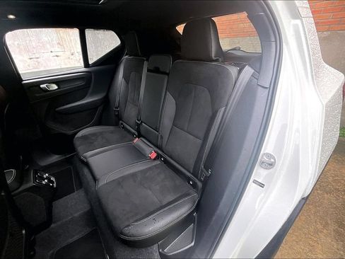 Certified 2025 Volvo XC40 B5 Plus AWD/4WD image 35