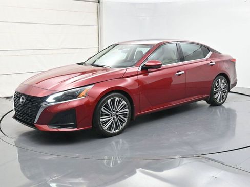Used 2024 Nissan Altima 2.5 SL FWD image 1